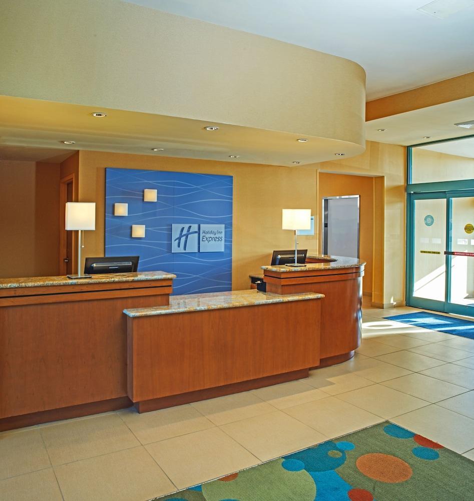 Holiday Inn Express Hotel & Suites Virginia Beach Oceanfront, An Ihg Hotel מראה חיצוני תמונה