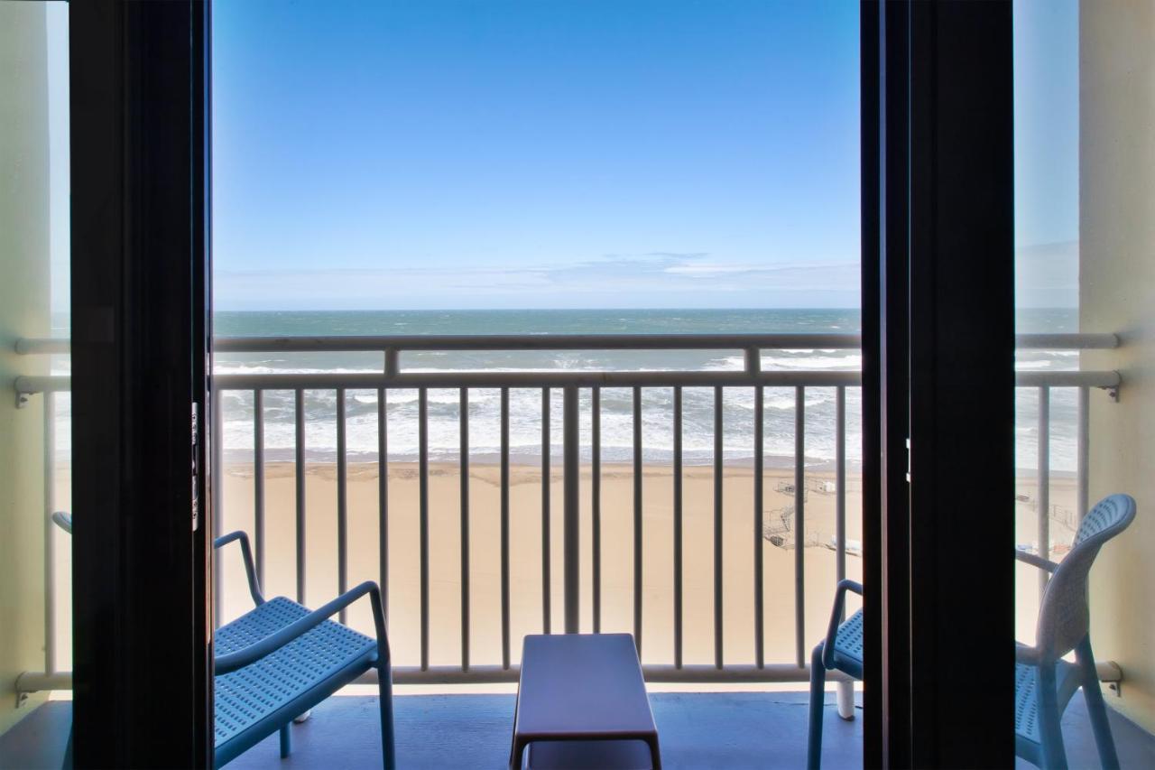 Holiday Inn Express Hotel & Suites Virginia Beach Oceanfront, An Ihg Hotel מראה חיצוני תמונה