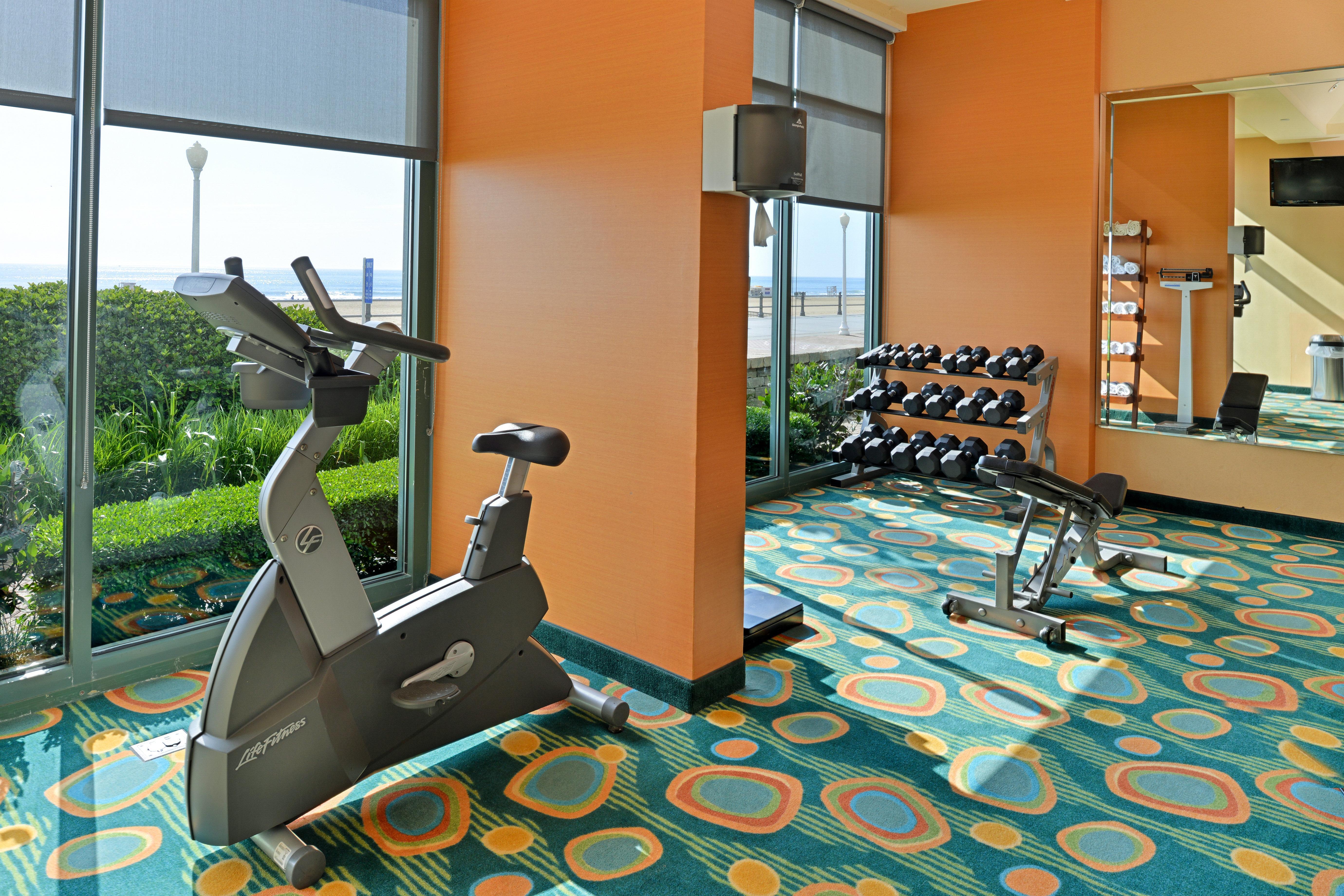 Holiday Inn Express Hotel & Suites Virginia Beach Oceanfront, An Ihg Hotel מראה חיצוני תמונה