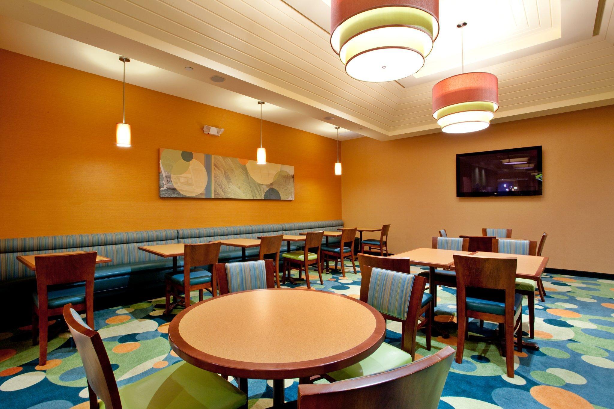 Holiday Inn Express Hotel & Suites Virginia Beach Oceanfront, An Ihg Hotel מראה חיצוני תמונה