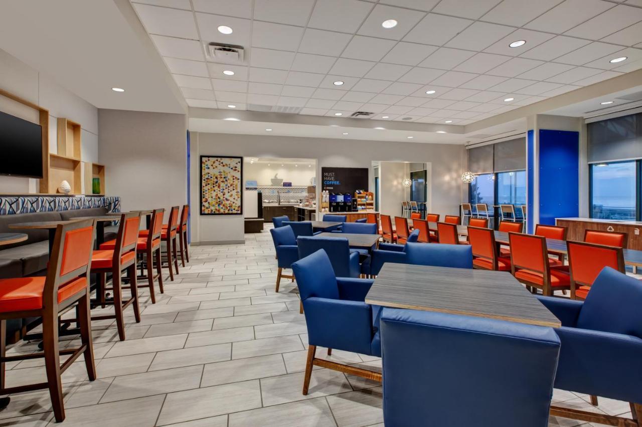 Holiday Inn Express Hotel & Suites Virginia Beach Oceanfront, An Ihg Hotel מראה חיצוני תמונה