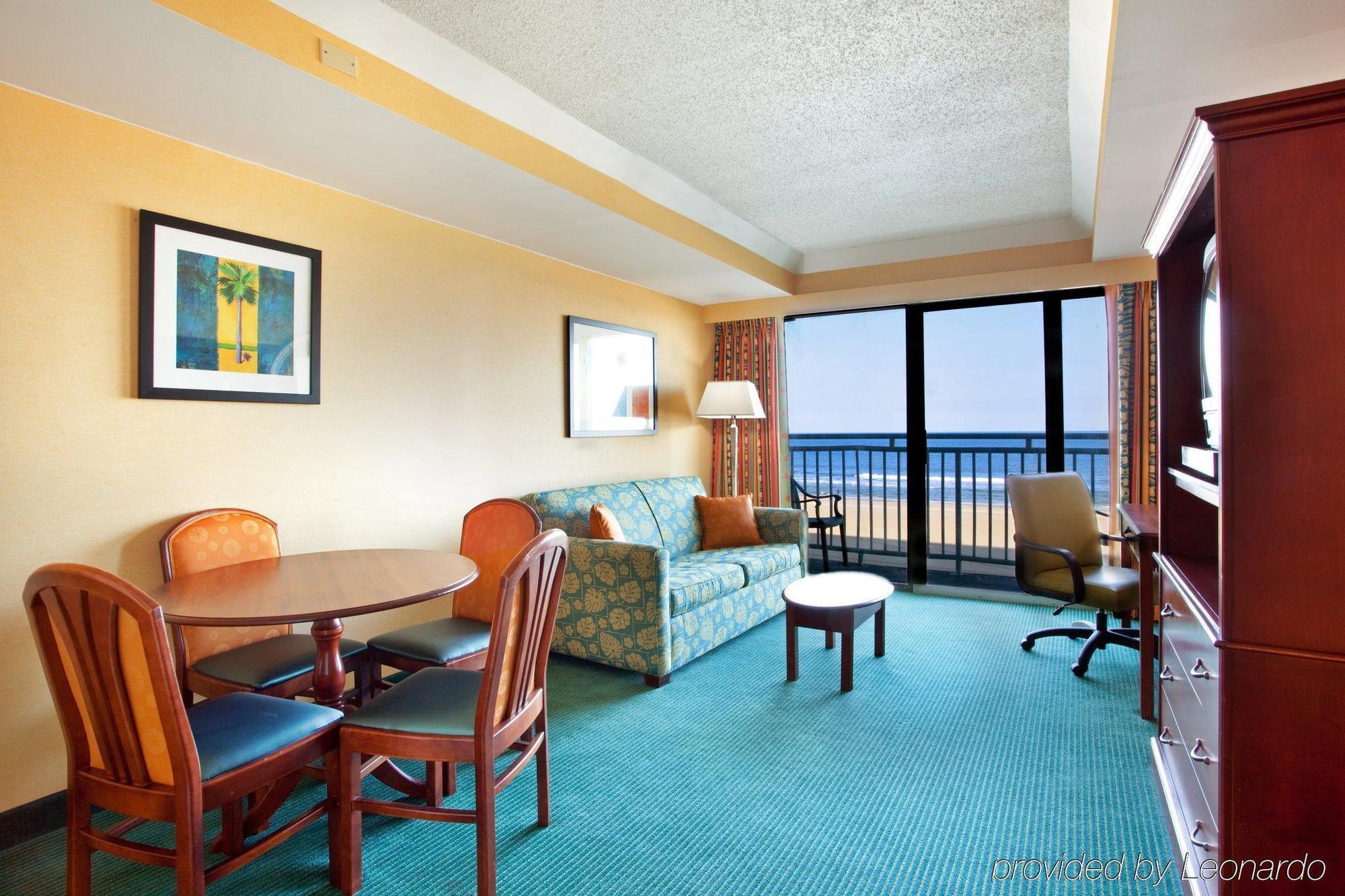 Holiday Inn Express Hotel & Suites Virginia Beach Oceanfront, An Ihg Hotel חדר תמונה