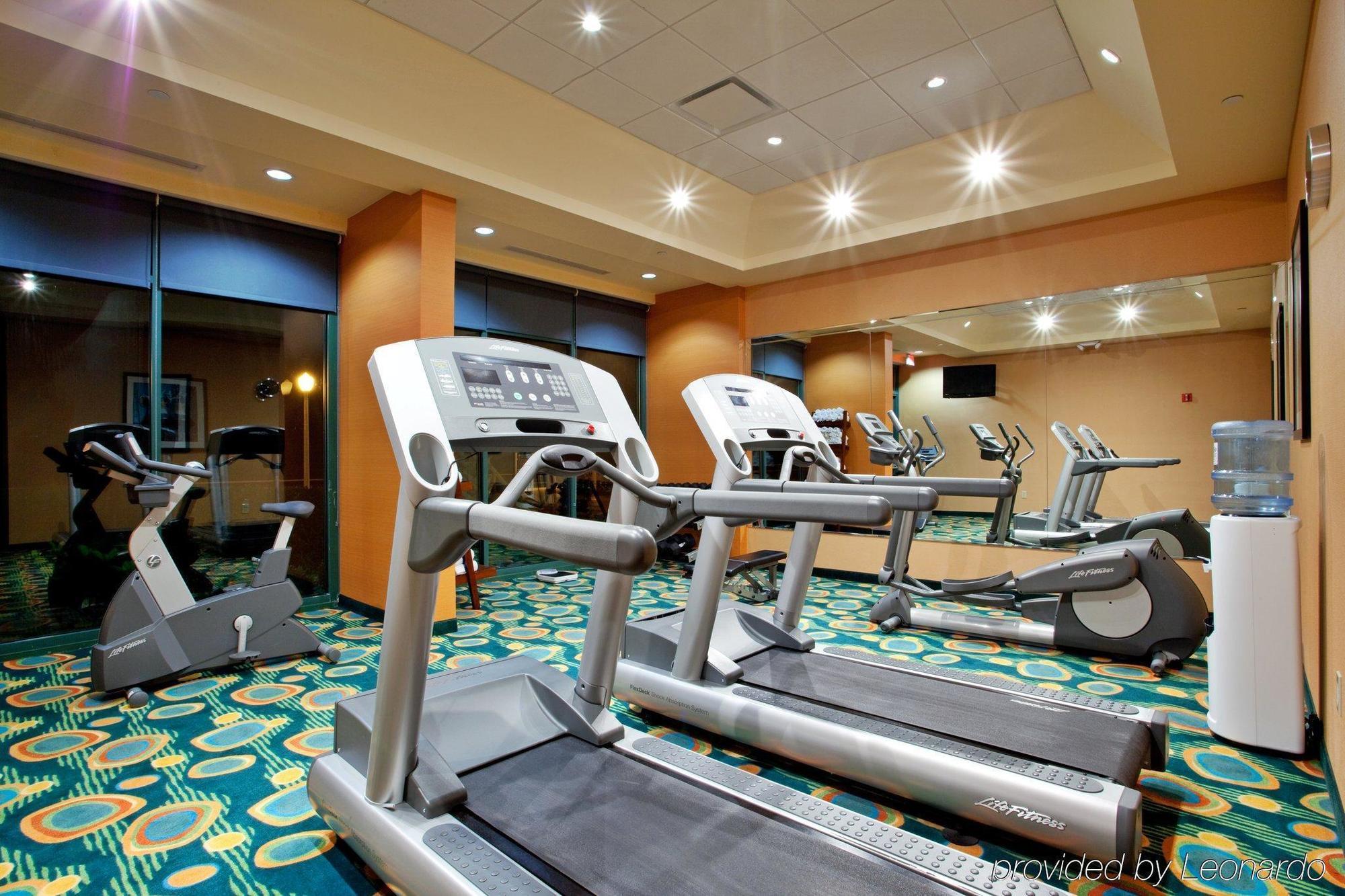 Holiday Inn Express Hotel & Suites Virginia Beach Oceanfront, An Ihg Hotel מתקנים תמונה